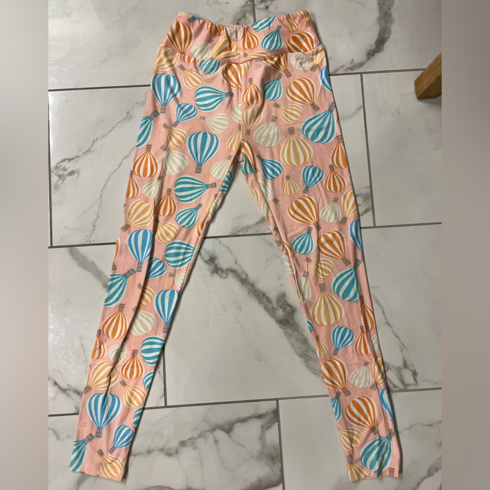LuLaRoe Peach Leggings with Blue and Orange Balloon Print